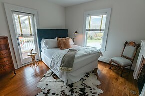 Hill Farm Inn