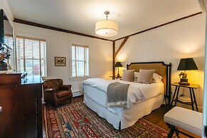 Hill Farm Inn