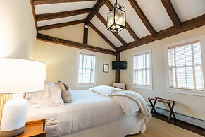 Hill Farm Inn