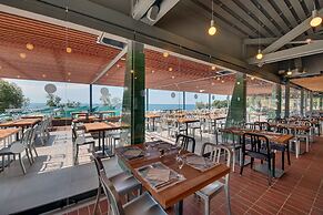 Maistra Select Amarin Resort