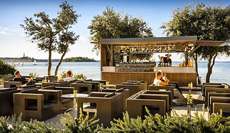 Maistra Select Amarin Resort