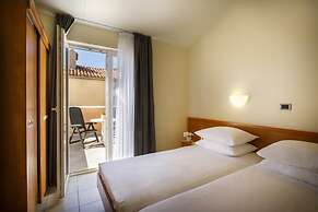 Maistra Select Amarin Resort