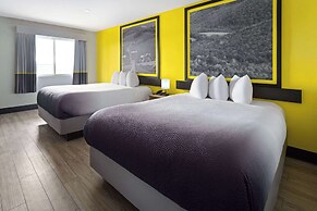 Super 8 by Wyndham Hazleton