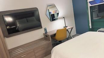 Holiday Inn Express Hotel & Suites Drums by IHG