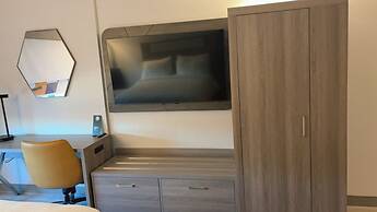 Holiday Inn Express Hotel & Suites Drums by IHG