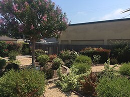 Hitching Post Studios Inn