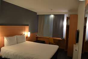 ibis Reading Centre
