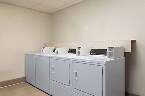 La Quinta Inn & Suites by Wyndham Bakersfield North