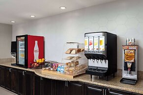 La Quinta Inn & Suites by Wyndham Bakersfield North