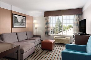 La Quinta Inn & Suites by Wyndham Bakersfield North