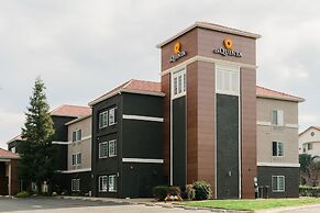 La Quinta Inn & Suites by Wyndham Bakersfield North