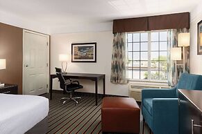 La Quinta Inn & Suites by Wyndham Bakersfield North