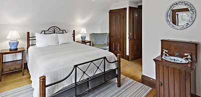 The Inn at the Oaks