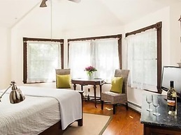 The Inn at the Oaks