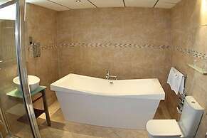 Inn On The Prom Hotel