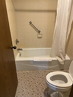 Colonial Inn Dyersville