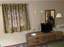 Colonial Inn Dyersville