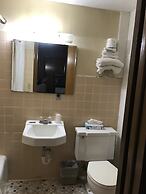 Colonial Inn Dyersville