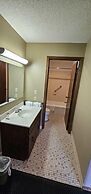 Colonial Inn Dyersville