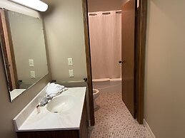 Colonial Inn Dyersville