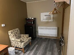 Colonial Inn Dyersville