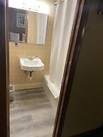 Colonial Inn Dyersville