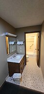 Colonial Inn Dyersville