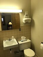 Colonial Inn Dyersville