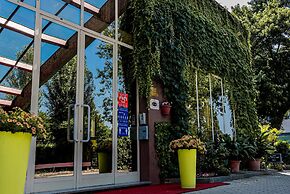 Business Hotel