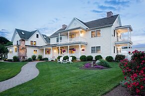 Inn at Harbor Hill Marina