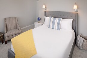 Inn at Harbor Hill Marina