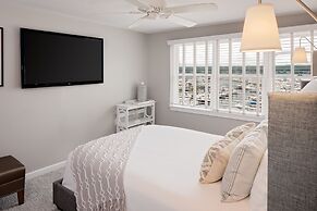 Inn at Harbor Hill Marina