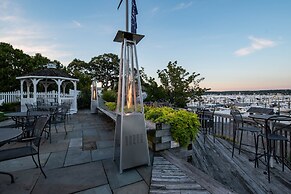 Inn at Harbor Hill Marina