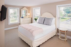 Inn at Harbor Hill Marina