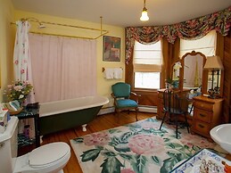 Fairlawn Inn