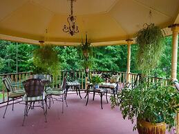 Fairlawn Inn