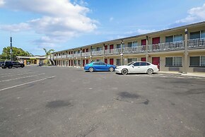 Econo Lodge Woodland near I-5