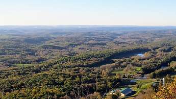 Holiday Inn Express and Suites Newton by IHG