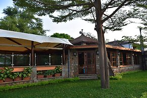 Hotel Club Du Lac Tanganyika