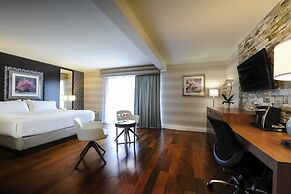 Holiday Inn Niagara Falls - By The Falls by IHG