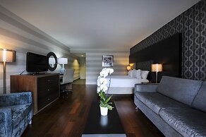 Holiday Inn Niagara Falls - By The Falls by IHG