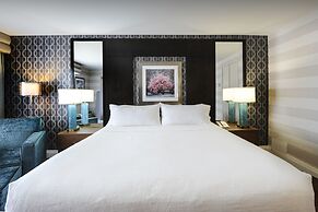 Holiday Inn Niagara Falls - By The Falls by IHG