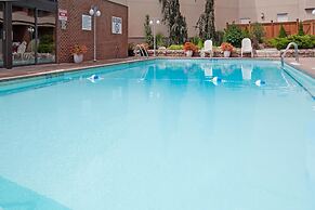 Holiday Inn Niagara Falls - By The Falls by IHG