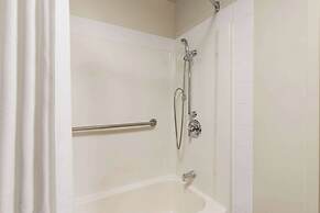 Super 8 by Wyndham Sainte Agathe Des Monts