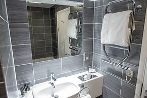 Burleigh Court Hotel