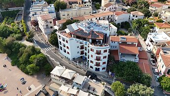 BUE MARINO HOTEL & ROOFTOP BAR