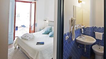 BUE MARINO HOTEL & COCKTAIL BAR