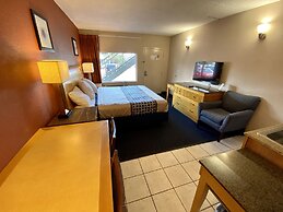 Breeze Inn & Suites