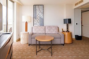 Embassy Suites by Hilton Waikiki Beach Walk