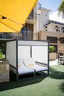 Embassy Suites by Hilton Waikiki Beach Walk